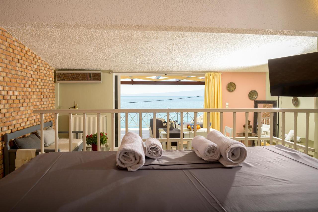 Agali 2 Superior Mezonet Front Of The Sea Apartment Akrogiali Екстериор снимка
