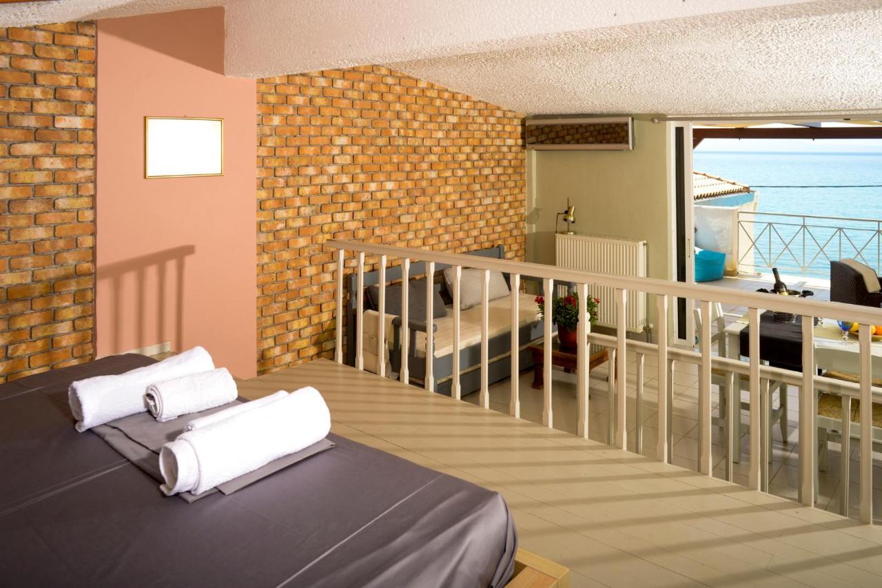 Agali 2 Superior Mezonet Front Of The Sea Apartment Akrogiali Екстериор снимка