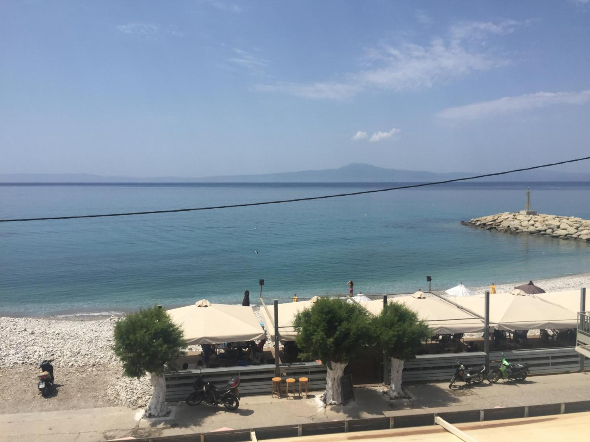 Agali 2 Superior Mezonet Front Of The Sea Apartment Akrogiali Екстериор снимка