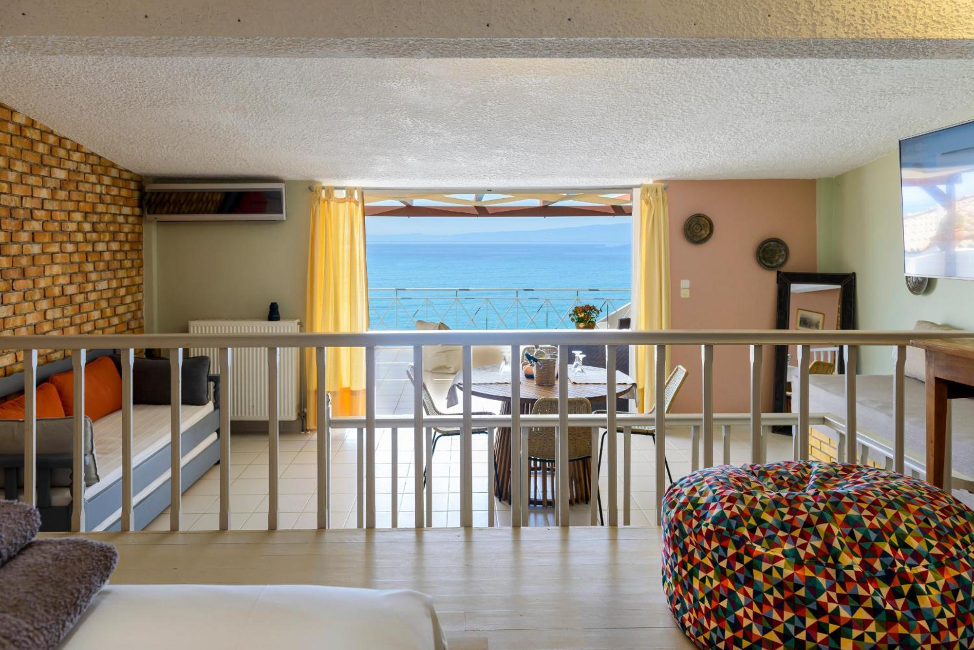 Agali 2 Superior Mezonet Front Of The Sea Apartment Akrogiali Екстериор снимка