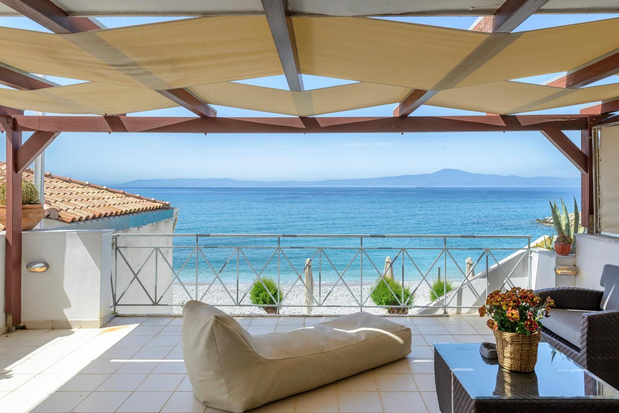 Agali 2 Superior Mezonet Front Of The Sea Apartment Akrogiali Екстериор снимка