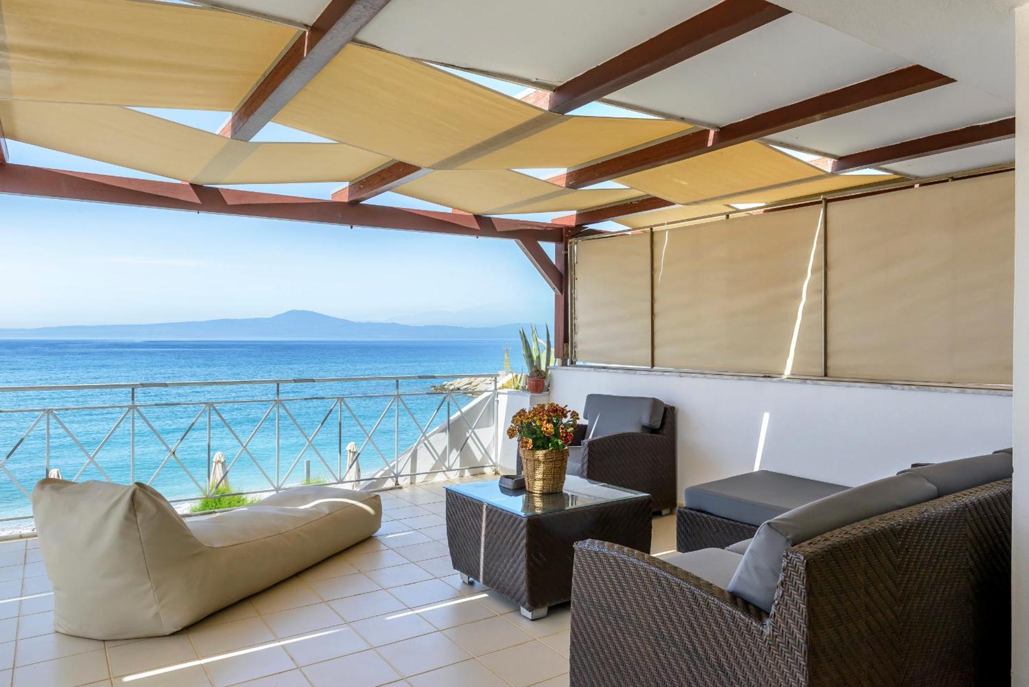 Agali 2 Superior Mezonet Front Of The Sea Apartment Akrogiali Екстериор снимка