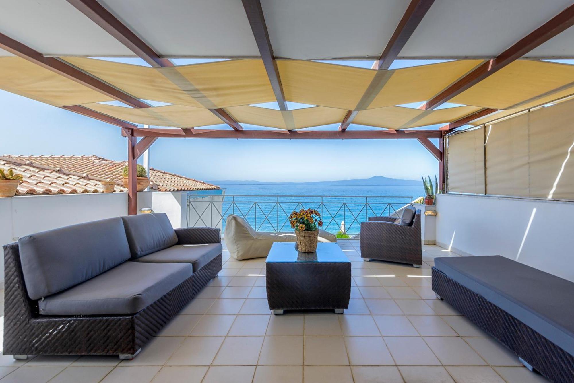 Agali 2 Superior Mezonet Front Of The Sea Apartment Akrogiali Екстериор снимка
