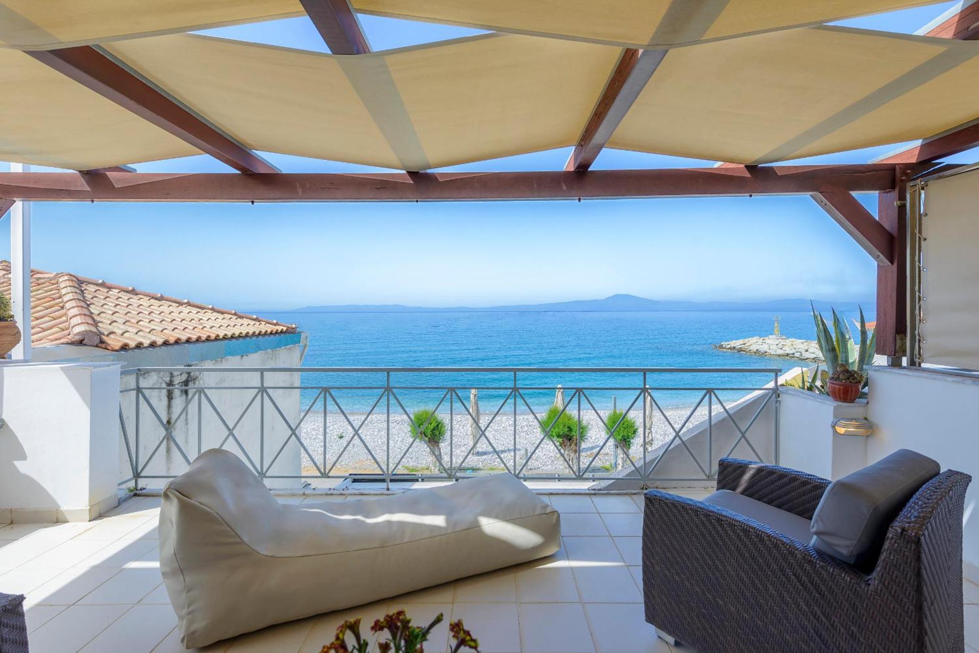 Agali 2 Superior Mezonet Front Of The Sea Apartment Akrogiali Екстериор снимка